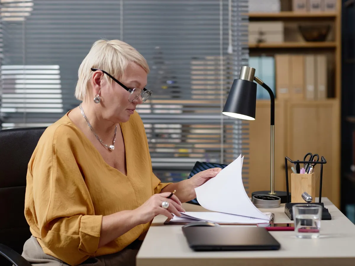 Pensionară la pensie - Foto: Freepik