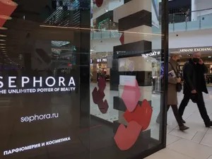 Sephora, brand de produse pentru înfrumuseţare al LVMH, a anunțat că vinde filiala din Rusia. / Foto: Profimedia