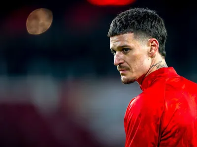 Lovitură: Dennis Man, OUT!