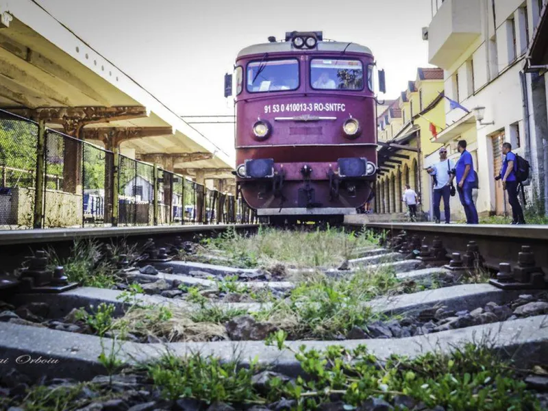 Panică pe calea ferată. Incendiu cu degajări mari de fum la vagon de tren. Pasagerii evacuați urgent - Foto: Profimedia images