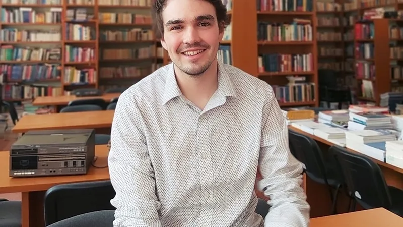 Mihai Alexandru Codreanu a absolvit studiile Colegiului Național „Emil Racoviță” Iași