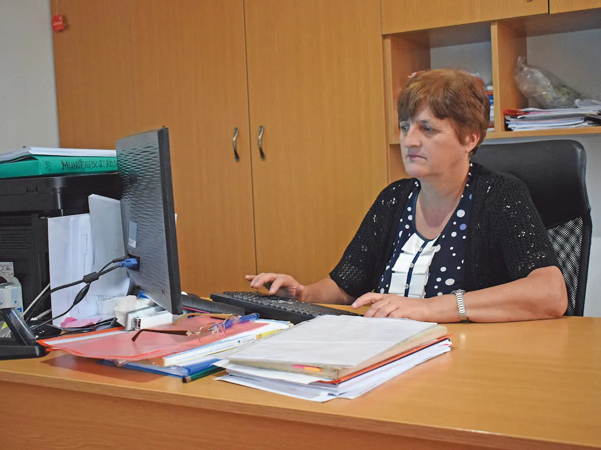 Rodica Muntenescu, secretarul Primăriei Ciortești, spune că verifică familiile celor care pleacă