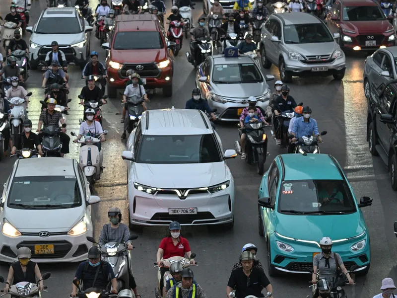 „Bombă” eco-socială! Motocicletele și scuterele pe benzină, interzise total în Hanoi din 2026 - Foto: Profimedia Images