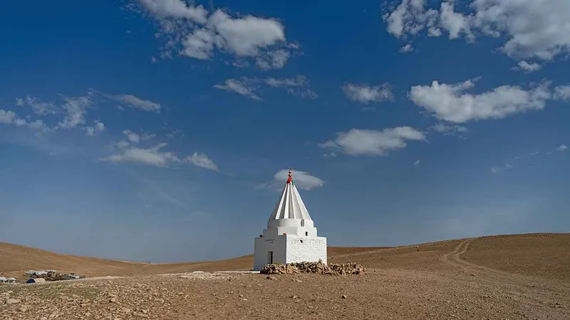 AFARĂ Un templu yazidi lângă satul Khanke, din regiunea Kurdistan, Irak