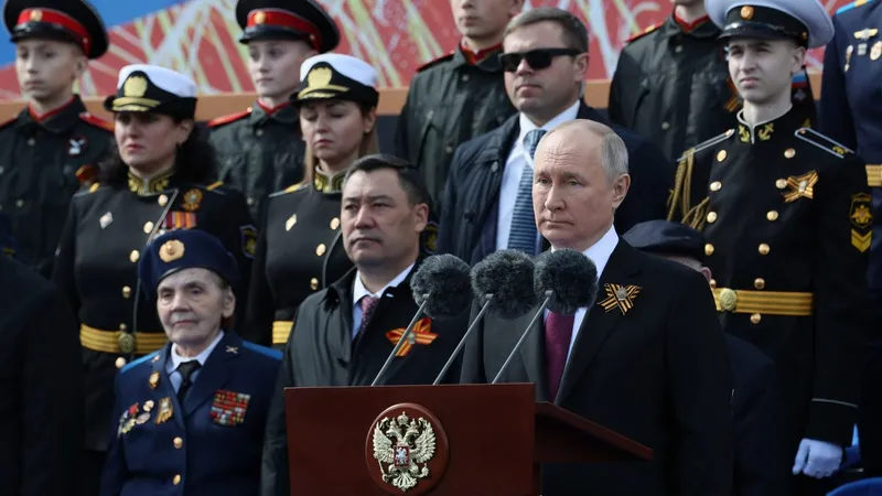 Propagandă sovietică și denaturarea istoriei de 9 mai. Putin: „Mergem pe urmele strămoșilor noștri” - Foto: Profimedia Images