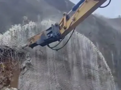 A început să se sape tunelul Robești de pe A1. - Foto: captură video