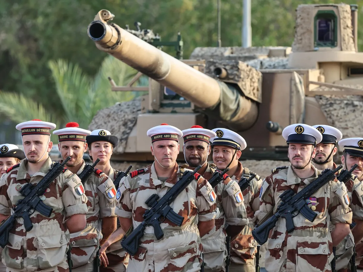 Operațiuni de pregătire de luptă a Grupului NATO România. Sunt conduse de tancurile Leclerc ale Franței