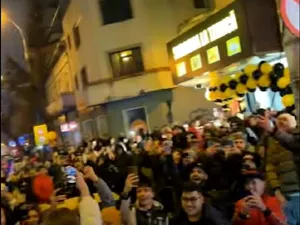 Tzancă Uraganu a blocat un bulevard din Capitală cu shaorme gratis Foto: captură Youtube