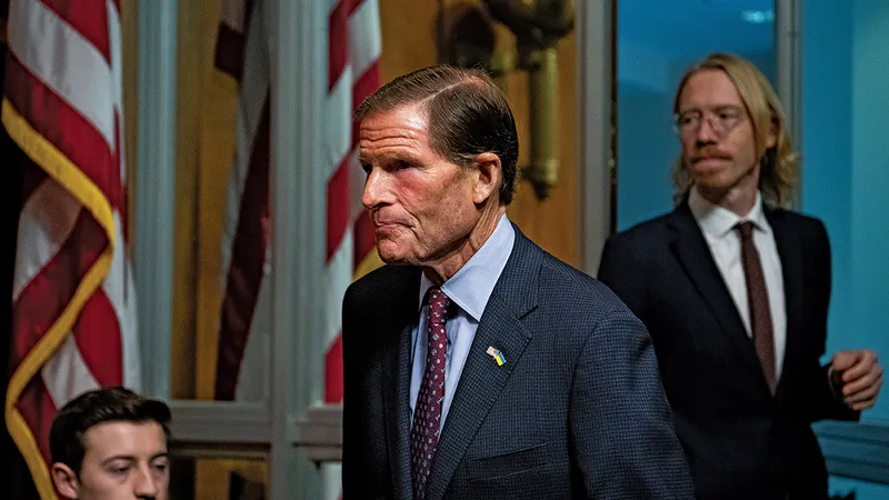 ÎN CĂUTARE DE RĂSPUNSURI Senatorul Richard Blumenthal a condus un raport al Subcomisiei Permanente de Investigații a Senatului privind autorizațiile prealabile ale AM