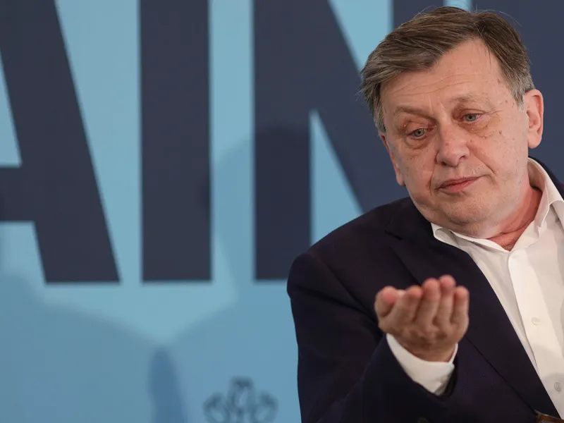 Crin Antonescu câștigă runda finală a confruntării cu Nicușor Dan pe tema terenurilor - Foto: INQUAM PHOTOS / Octav Ganea
