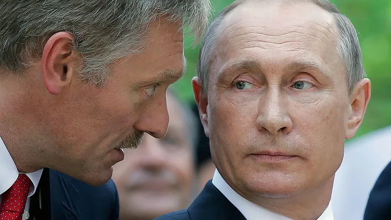 Dimitri Peskov și Vladimir Putin - Foto: Profimedia Images