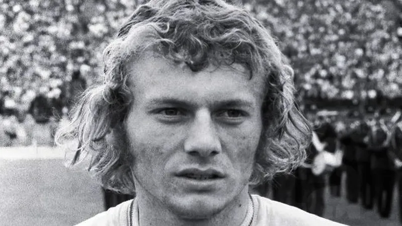 Cui aparţine palmaresul Craiovei Maxima - Foto: Wikipedia/CC0 / Ilie Balaci, mare fotbalist rom\n, membru al Craiovei Maxima
