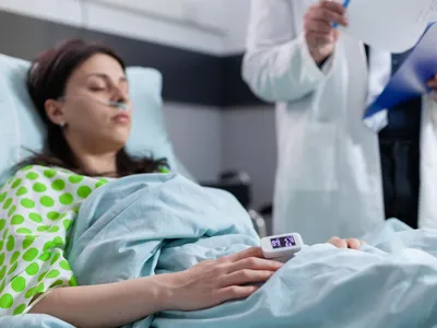 pacientă la spital - Foto: freepik (rol ilustrativ)