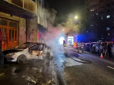 O mașină a fost la un pas să provoace o tragedie după ce a luat foc pe stradă. Unde s-a întâmplat? - Foto: Arhiva ISU (imagine cu rol ilustrativ)