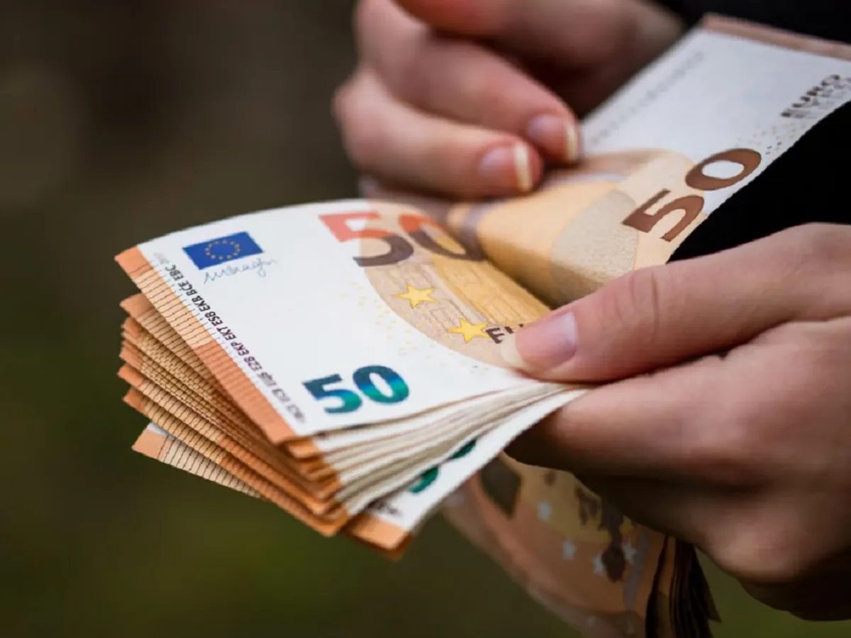 1.000 € în plus pentru unii români din Spania care au copii. Care sunt criteriile - Foto: Freepik (rol ilustrativ)