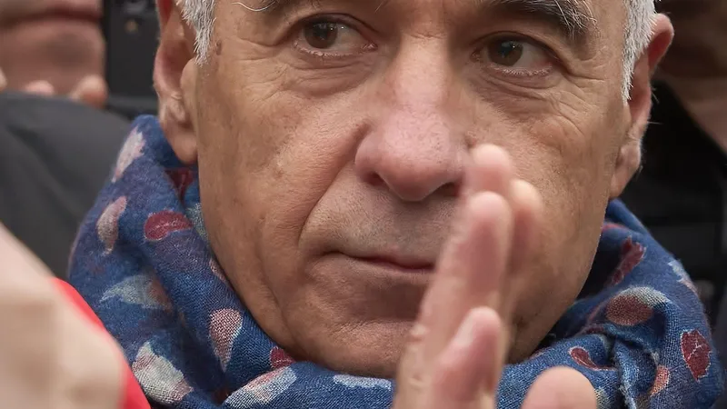 Călin Georgescu, delir: Ministrul Educației bagă cipuri copiilor în cap. România, vândută lui Orban - Foto: Profimedia Images