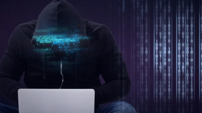 Un puști cu 4 clase și-a dat "examenul" în hacking. A spart site-ul Poliției și a pus...manele - FOTO: Profimedia