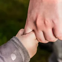 Familiile cu doi copii pot fi scutite de anumite taxe. În ce condiții se acordă beneficiile? Foto: Pexels (fotografie cu caracter ilustrativ)