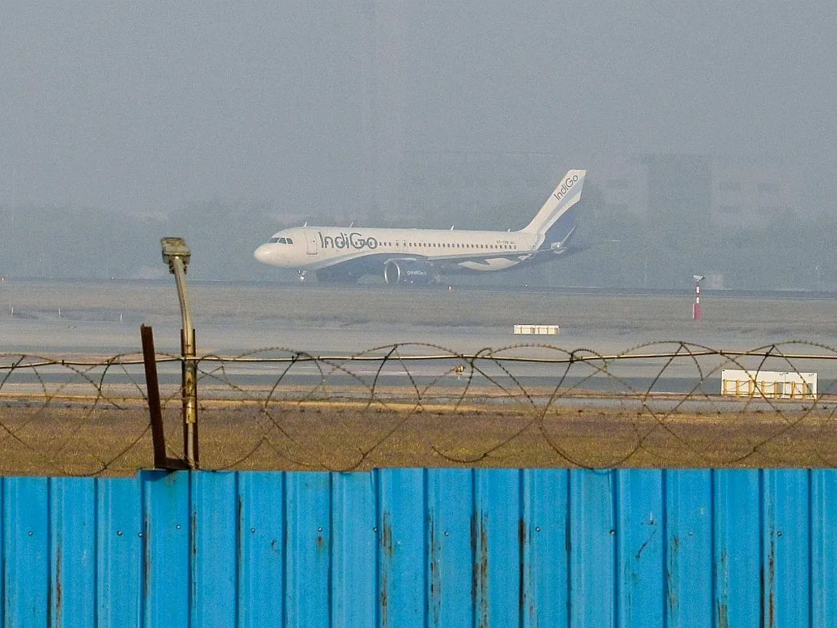 Avion de pasageri al companiei IndiGo blocat pe Aeroportul din New Delhi - Foto: Profimedia Images