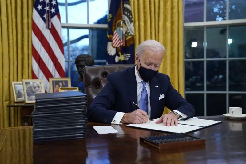 Biden anulează restricțiile impuse de Trump pentru solicitanţii de vize de lucru în SUA. / Foto: apnews.com