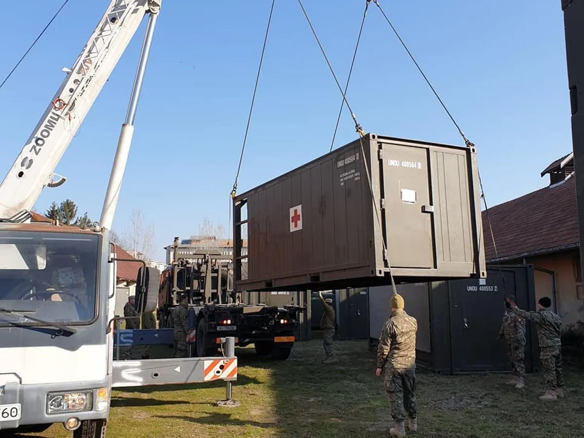 Spitalul militar de la "Ana Aslan", faza de instalare/FOTO: lumeapolitica.ro