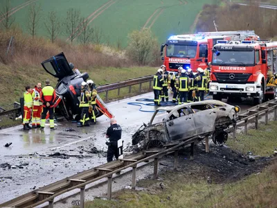 Un accident demn de un film horror a avut loc în weekend, pe șoseaua B247 din Thüringen, Germania. - Foto: Profimedia Images