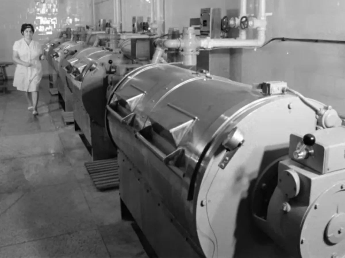 Ce dotări incredibile avea Hotelul Athene Palace în 1966 în București: Podea, pereți, cu motor - Foto: captură video