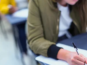 Studentă româncă în Olanda: „În România, şcoala glorifică notele mari, nemeritate, ignoră iniţiativa şi respinge exprimarea liberă”