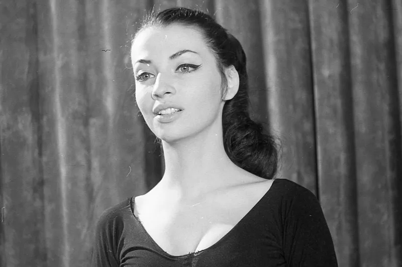 Julieta Szonyi t&acirc;nără