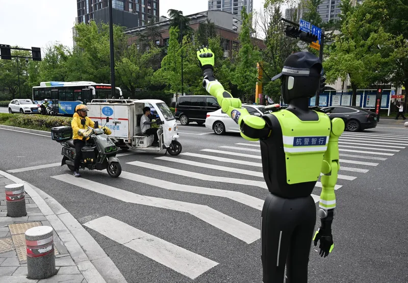 Robot polițist - Foto: profimedia Images