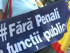 Inițiativa „Fără penali în funcții publice” a scos oamenii în stradă/Foto: Digi 24