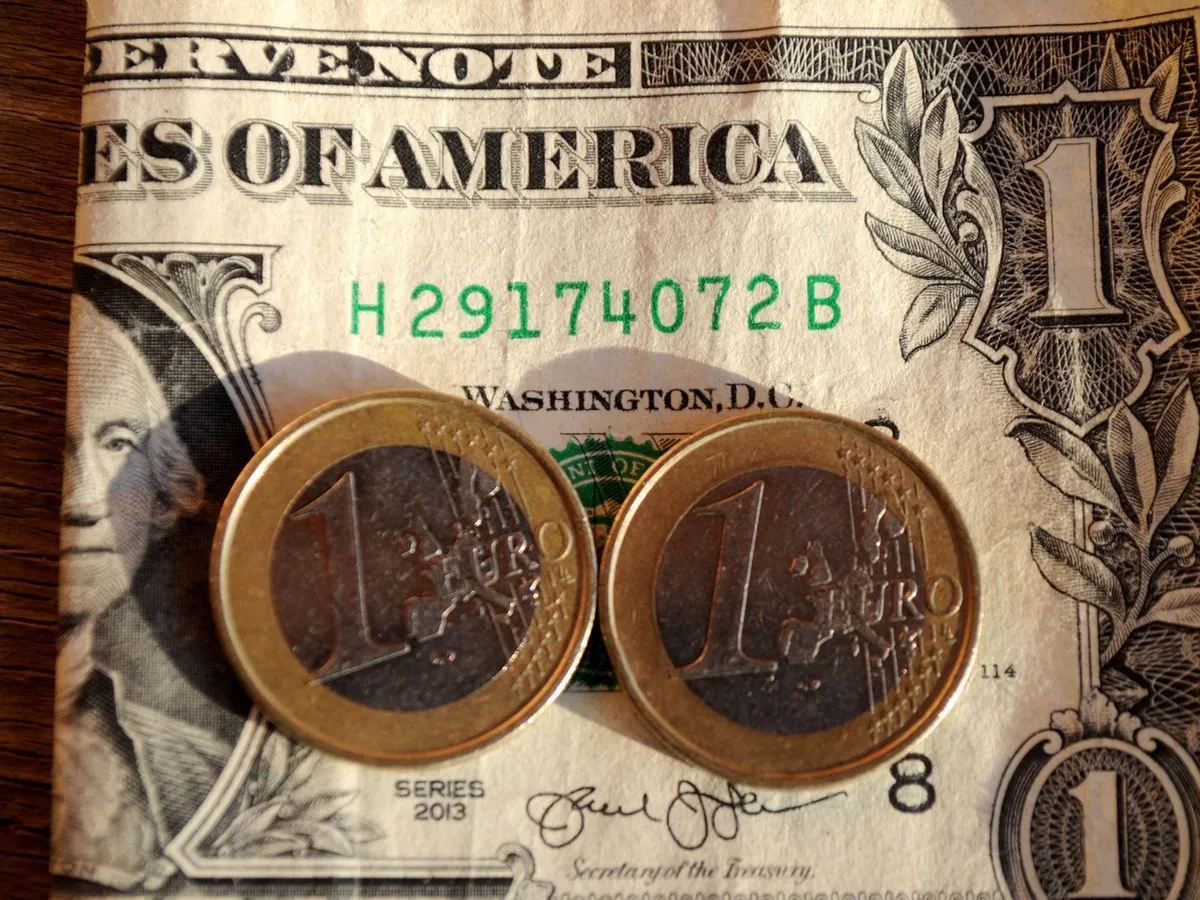 Euro în competiție cu dolarul