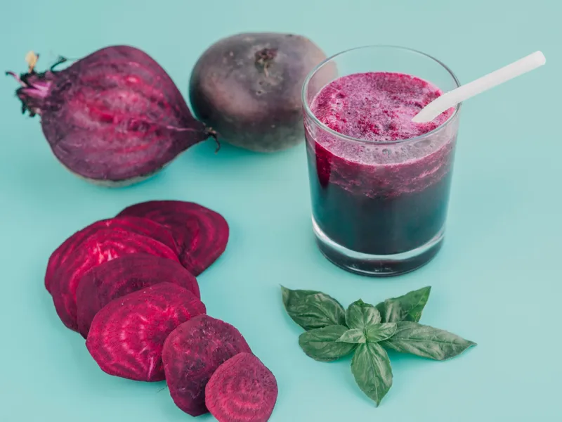 Elixirul roșu care îți curăță ficatul și îți dă energie. Îl găsești în orice piață - Foto: Freepik