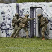 Descinderi în forță la o unitate militară din Sibiu. Militari acuzați că au furat combustibil - Foto: Facebook/ MApN (rol ilustrativ)