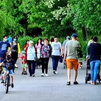 Aglomerație în parcurile Tei și Plumbuita/FOTO: hotnews.ro