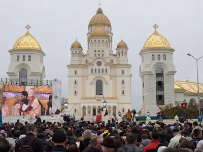 Mii de oameni au asistat la slujba sfințirii Catedralei Naționale - Foto: Inquam Photos / Codrin Unici