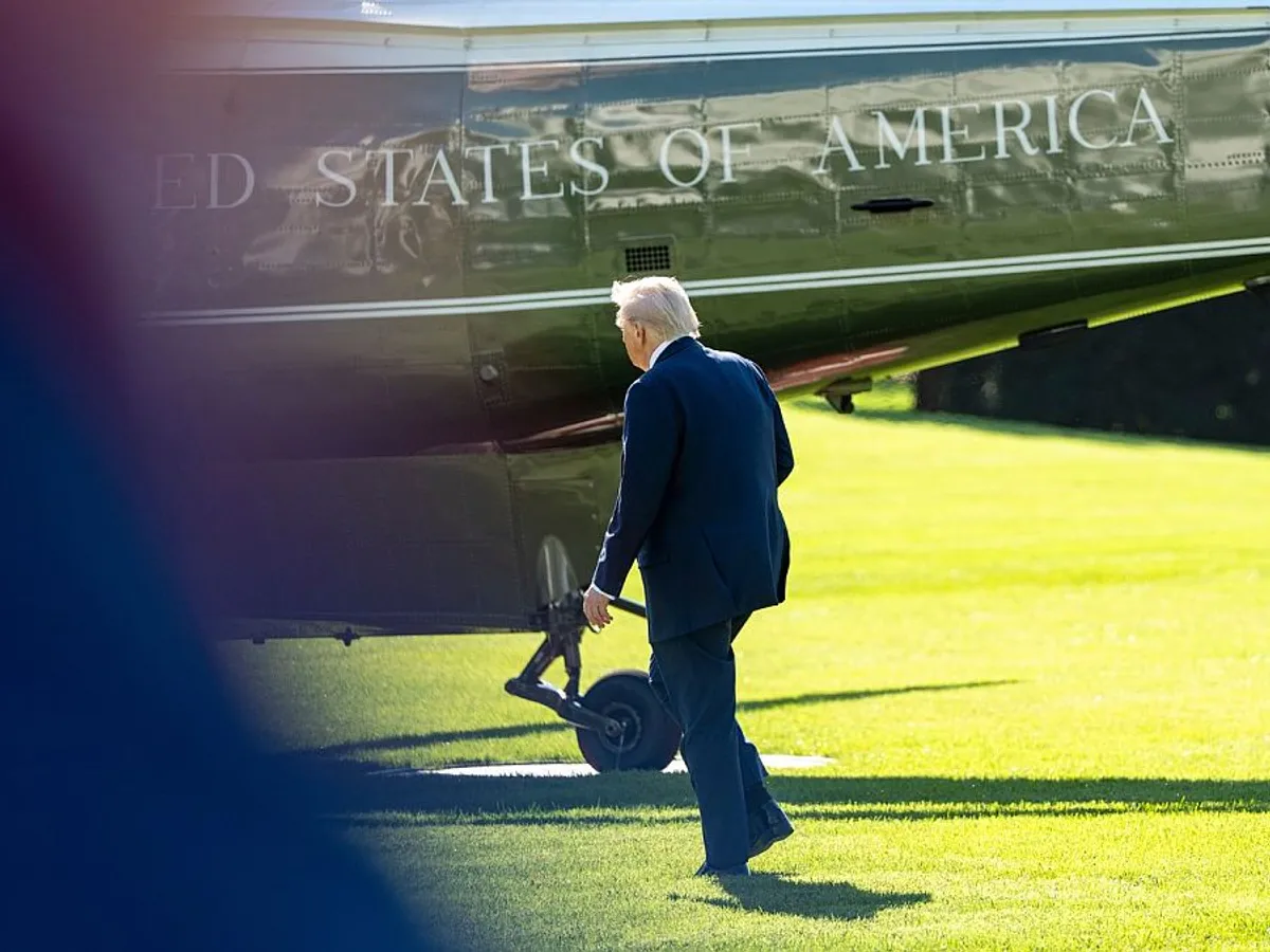 Donald Trump, pregătindu-se să plece de la Casa Albă, cu elicopterul Marine One - Foto: Profimedia Images