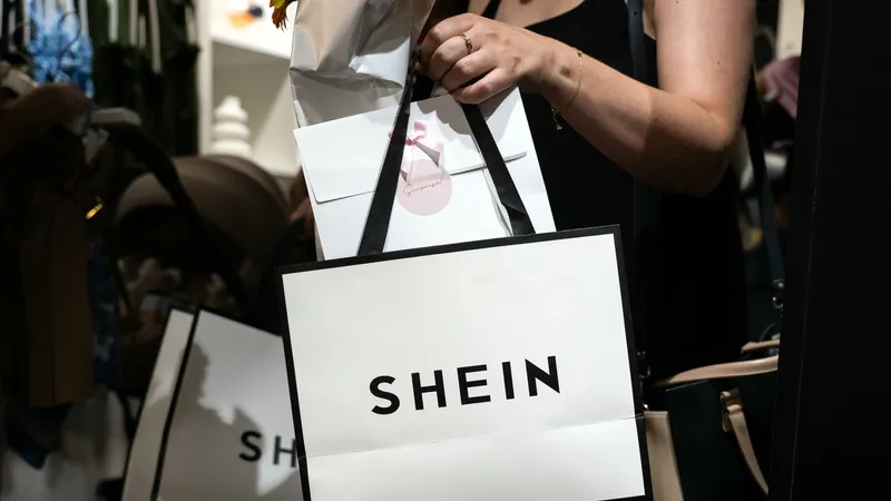 Retailerul de modă chinez Shein, amendat cu 40.000.000 € pentru practici înșelătoare. Ce a făcut? - Foto: Profimedia Images