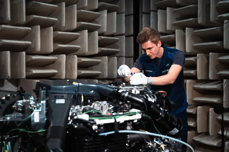 Sistemul de propulsie BMW pe hidrogen - Foto: BMW