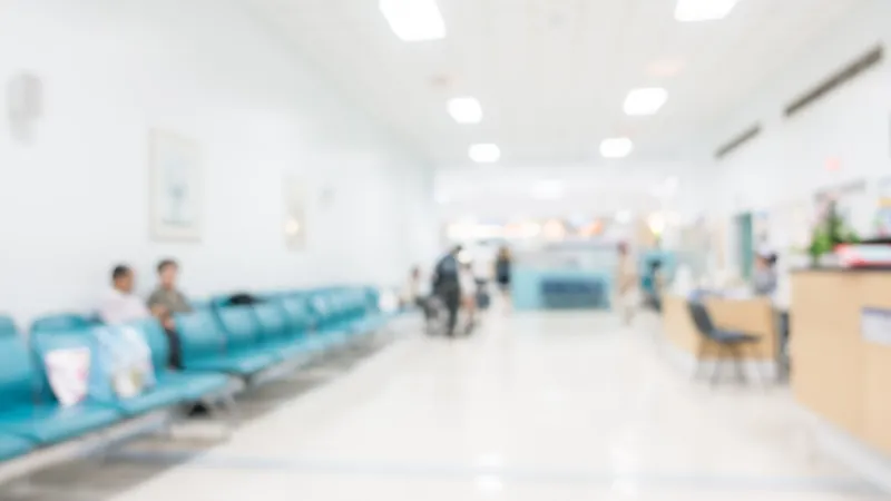 Un bolnav greu deplasabil a fost târât pe scări într-un spital deoarece liftul nu funcționa Foto: Freepik (fotografie cu caracter ilustrativ)