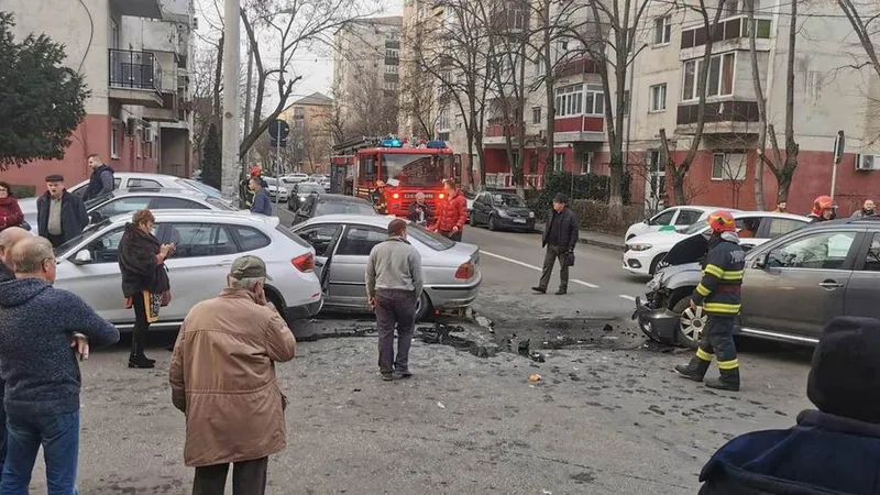 Un BMW n-a dat prioritate. A fost lovit și aruncat în 3 mașini parcate. / Foto: bihon.ro