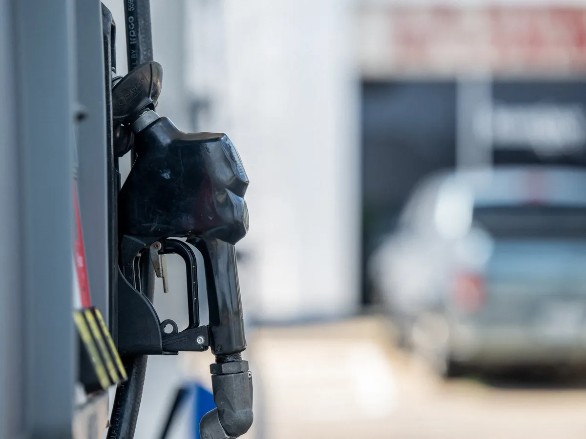 Pompă de benzină pe care se observă culorile specifice gigantului petrolier Chevron - Foto: Profimedia Images