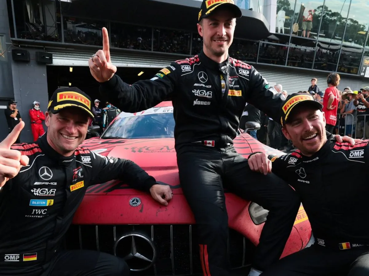 VIDEO Victorie spectaculoasă, în cursa de 12h de la Bathrust. De pe locul 29, pe 1! Plus, un grav accident