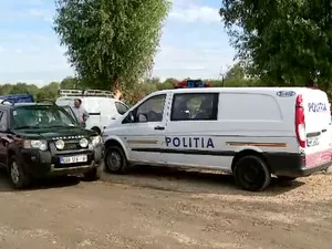 Foto: Barca s-a răsturnat din cauza valurilor mari Sursa: Protv