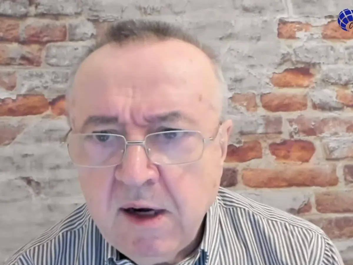 Ion Cristoiu, susținând, pe YouTube, că trăim în „Babuinia”, criticând vaccinul anti-COVID. Captură foto YouTube