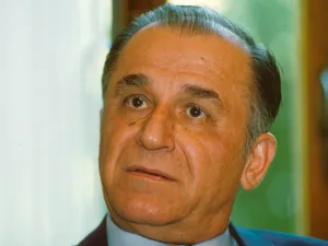 Ion Iliescu, în stare critică. Fostul președinte nu mai poate respira fără aparate - Foto: Profimedia images