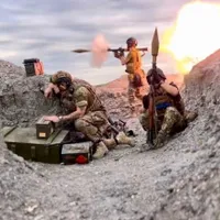 Militari ucraineni trag cu un lansator de grenade- Foto: Facebook/Statul major al armatei ucrainene