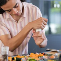 Cum poți afla dacă ai prea multă sare în organism cu ajutorul mâinilor? Sodiul ascuns din alimente - Foto: Freepik (Imagine cu rol ilustartiv)