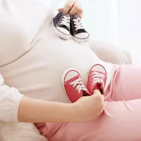 O femeie a reușit să nască gemeni la 70 de ani. Cum a fost posibil și ce a făcut soțul când a aflat? - Foto: Profimedia / imagine cu caracter ilustrativ