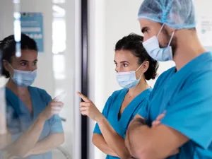 Asistenți medicali - Foto: Freepik